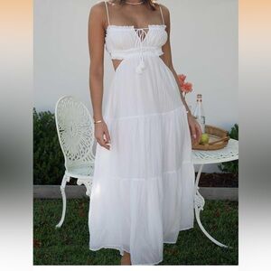 Chic White Backless Maxi Dress Small